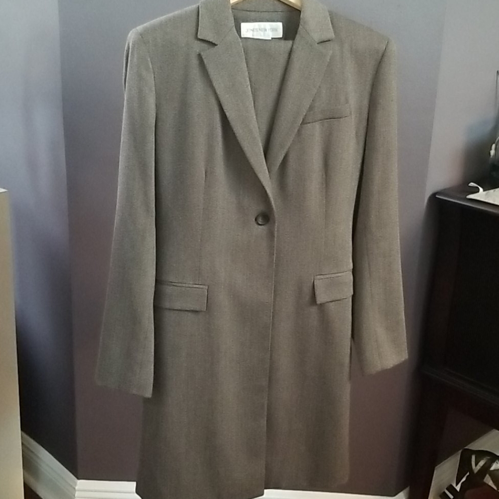 Suit Jones New York  3/4 Length Jacket with Pants